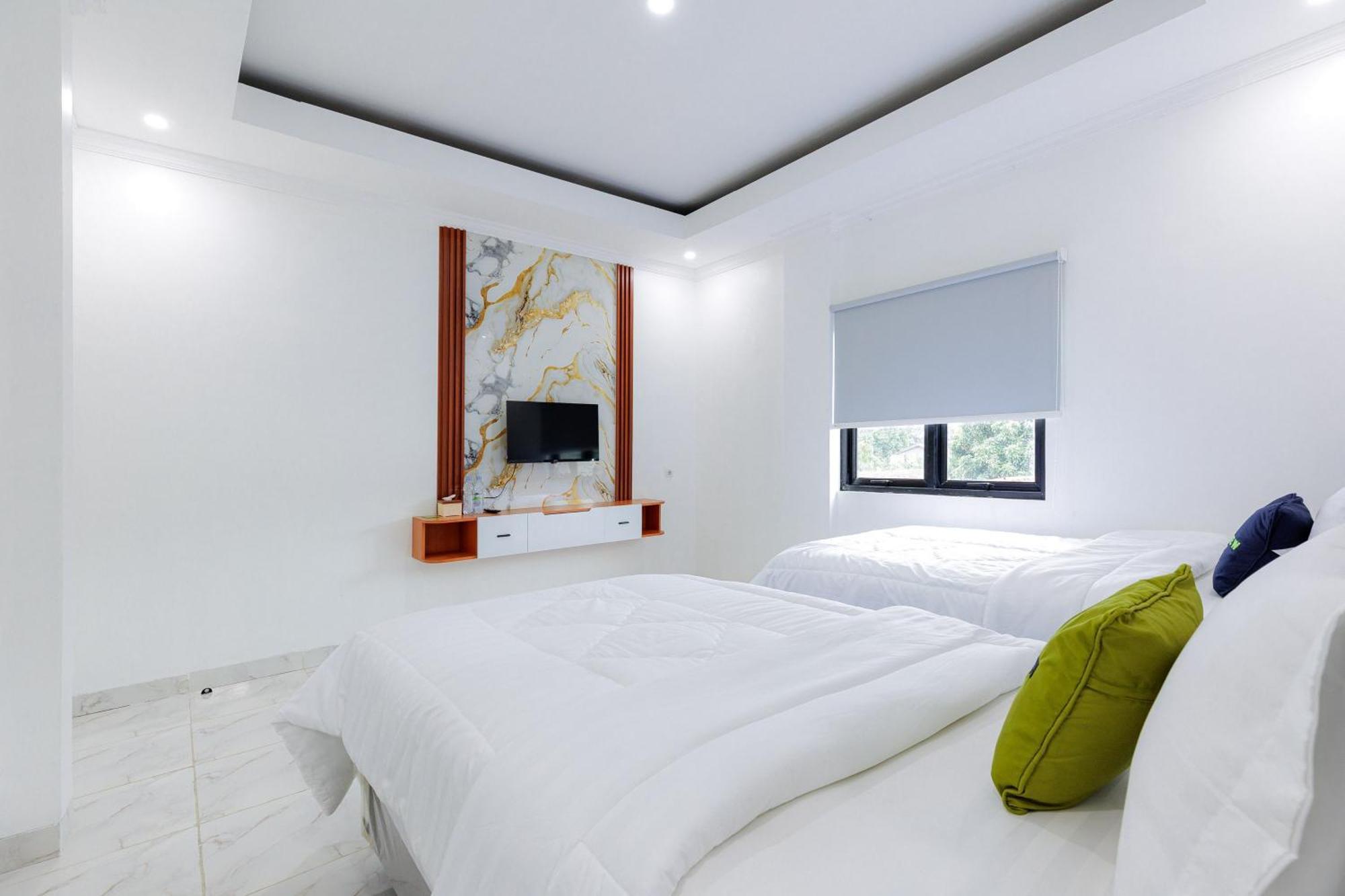Urbanview Hotel Amira Syariah Bogor Pamoyanan Exterior foto